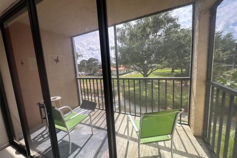 Condo in Saint Petersburg, Florida, 2 bedrooms № 2229398 - photo 13
