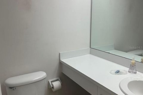 Condo in Saint Petersburg, Florida, 2 bedrooms № 2229398 - photo 11