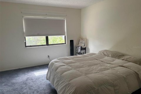Condo in Saint Petersburg, Florida, 2 bedrooms № 2229398 - photo 9