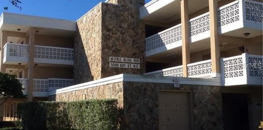 Condo in Saint Petersburg, Florida, 2 bedrooms № 2229398