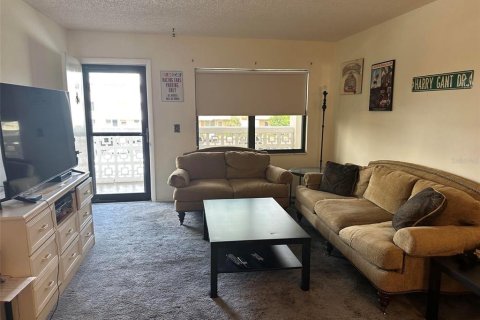 Condo in Saint Petersburg, Florida, 2 bedrooms № 2229398 - photo 2