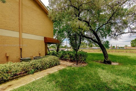 Copropriété à vendre à Oakland Park, Floride: 2 chambres, 107.77 m2 № 1750353 - photo 2