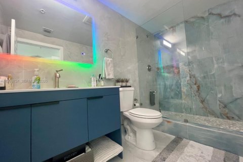 Condominio en venta en Hollywood, Florida, 2 dormitorios, 103.59 m2 № 2152679 - foto 23