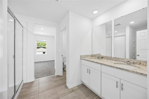 House in Davenport, Florida 4 bedrooms, 217.67 sq.m. № 2275687 - photo 13