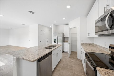 House in Davenport, Florida 4 bedrooms, 217.67 sq.m. № 2275687 - photo 6