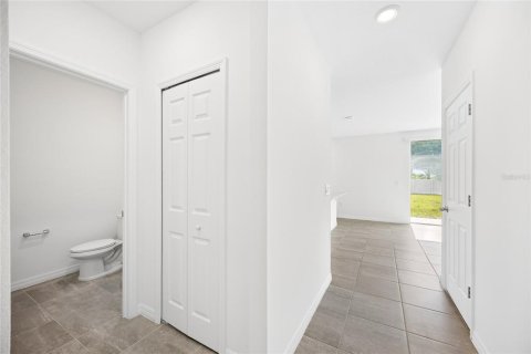 House in Davenport, Florida 4 bedrooms, 217.67 sq.m. № 2275687 - photo 4