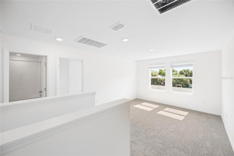 House in Davenport, Florida 4 bedrooms, 217.67 sq.m. № 2275687 - photo 10