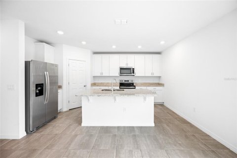 House in Davenport, Florida 4 bedrooms, 217.67 sq.m. № 2275687 - photo 7
