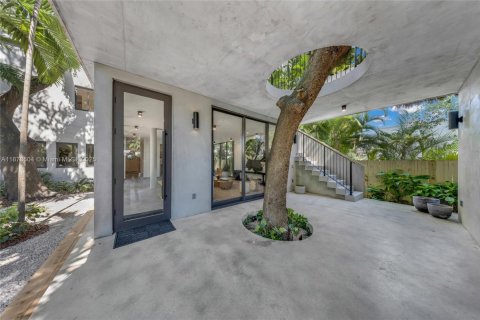 Villa ou maison à louer à Miami, Floride: 3 chambres, 469.34 m2 № 2194969 - photo 2