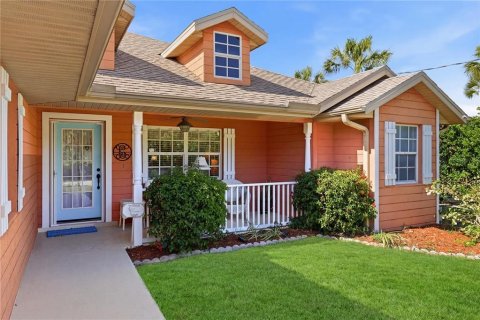 House in Port Charlotte, Florida 3 bedrooms, 165.18 sq.m. № 2212610