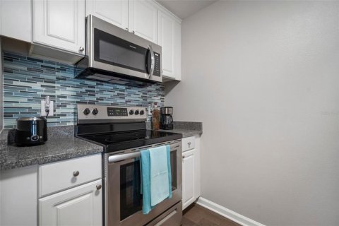 Condo in Tampa, Florida, 1 bedroom  № 1586273 - photo 6
