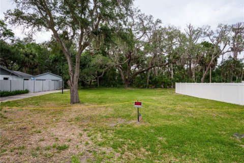 Land in Port Richey, Florida № 2165538 - photo 1
