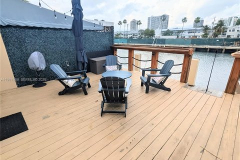 Купить таунхаус в Норт-Майами-Бич, Флорида 3 спальни, 145.86м2, № 2047934 - фото 3