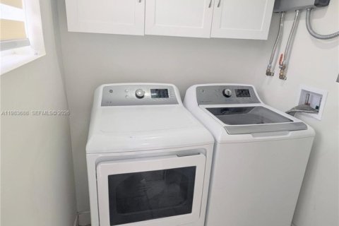 Купить таунхаус в Норт-Майами-Бич, Флорида 3 спальни, 145.86м2, № 2047934 - фото 21