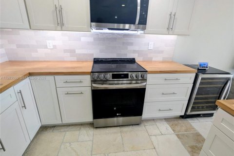 Купить таунхаус в Норт-Майами-Бич, Флорида 3 спальни, 145.86м2, № 2047934 - фото 8