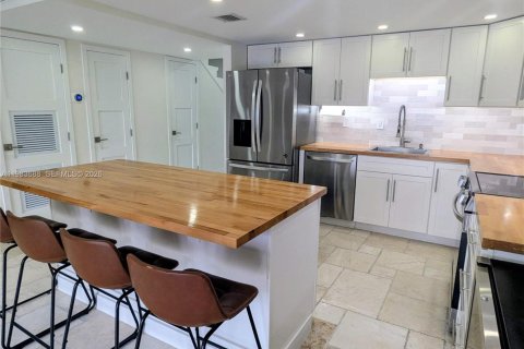 Купить таунхаус в Норт-Майами-Бич, Флорида 3 спальни, 145.86м2, № 2047934 - фото 6