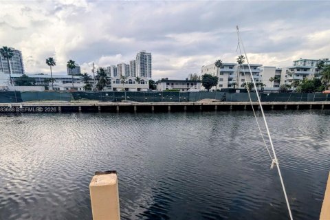 Купить таунхаус в Норт-Майами-Бич, Флорида 3 спальни, 145.86м2, № 2047934 - фото 17