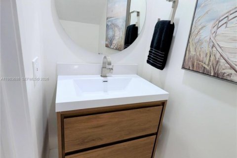 Купить таунхаус в Норт-Майами-Бич, Флорида 3 спальни, 145.86м2, № 2047934 - фото 23