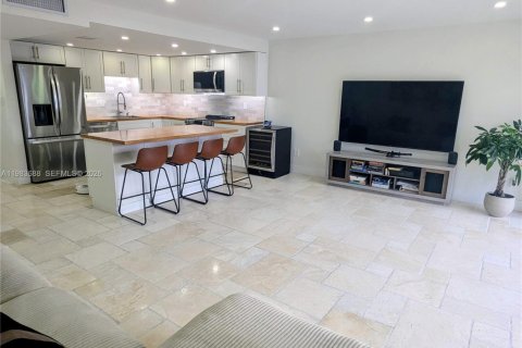 Купить таунхаус в Норт-Майами-Бич, Флорида 3 спальни, 145.86м2, № 2047934 - фото 12