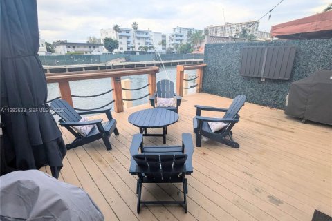 Купить таунхаус в Норт-Майами-Бич, Флорида 3 спальни, 145.86м2, № 2047934 - фото 18