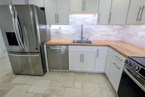 Купить таунхаус в Норт-Майами-Бич, Флорида 3 спальни, 145.86м2, № 2047934 - фото 9