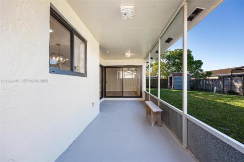 Casa en venta en Homestead, Florida, 4 dormitorios, 148.83 m2 № 1983925 - foto 25