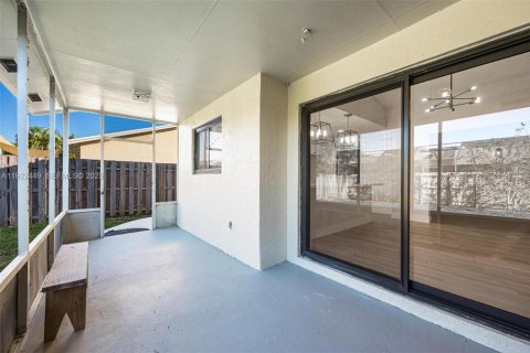 Casa en venta en Homestead, Florida, 4 dormitorios, 148.83 m2 № 1983925 - foto 24