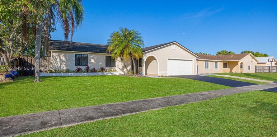 Casa en Homestead, Florida 4 dormitorios, 148.83 m2 № 1983925