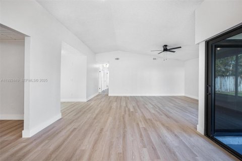 Casa en venta en Homestead, Florida, 4 dormitorios, 148.83 m2 № 1983925 - foto 9