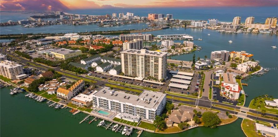 Condominio en Clearwater, Florida, 2 dormitorios  № 2115133
