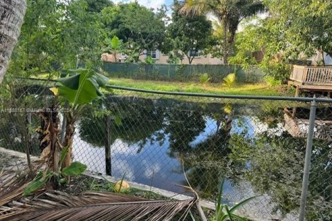 Casa en venta en Lauderhill, Florida, 5 dormitorios, 176.42 m2 № 1435096 - foto 5