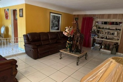 Casa en venta en Lauderhill, Florida, 5 dormitorios, 176.42 m2 № 1435096 - foto 2