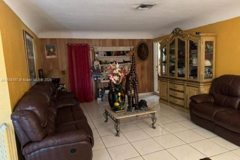 Casa en venta en Lauderhill, Florida, 5 dormitorios, 176.42 m2 № 1435096 - foto 1