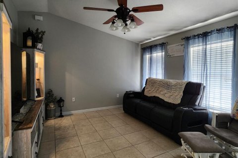 House in Umatilla, Florida 3 bedrooms, 98.1 sq.m. № 1873585 - photo 4