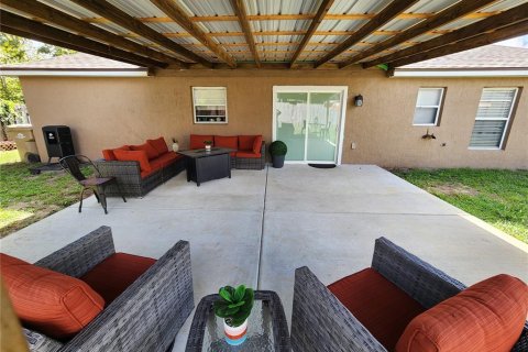 House in Umatilla, Florida 3 bedrooms, 98.1 sq.m. № 1873585 - photo 23