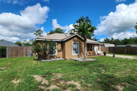 House in Umatilla, Florida 3 bedrooms, 98.1 sq.m. № 1873585 - photo 2