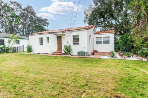 House in Coral Gables, Florida 3 bedrooms, 85.28 sq.m. № 1941865 - photo 9