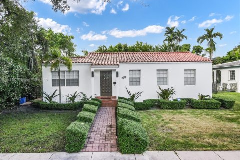 House in Coral Gables, Florida 3 bedrooms, 85.28 sq.m. № 1941865 - photo 1