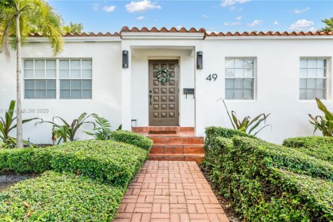 House in Coral Gables, Florida 3 bedrooms, 85.28 sq.m. № 1941865 - photo 20