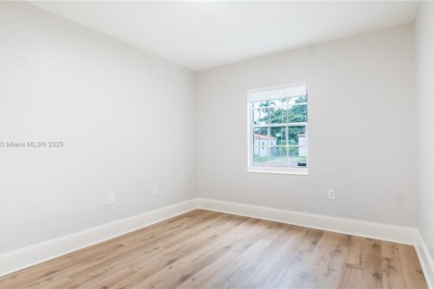 House in Coral Gables, Florida 3 bedrooms, 85.28 sq.m. № 1941865 - photo 29