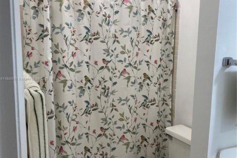 Condo in Tamarac, Florida, 2 bedrooms  № 2076713 - photo 12