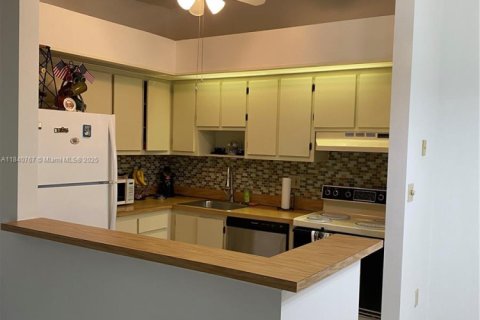 Condo in Tamarac, Florida, 2 bedrooms  № 2076713