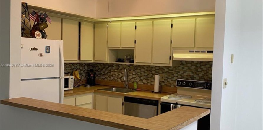 Condo in Tamarac, Florida, 2 bedrooms  № 2076713