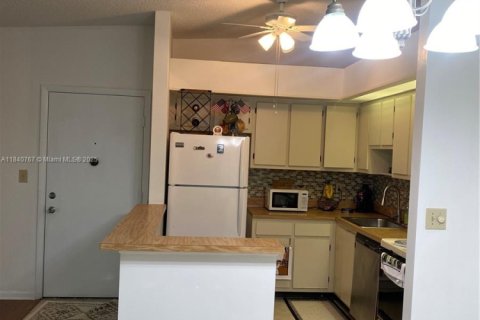 Condo in Tamarac, Florida, 2 bedrooms  № 2076713 - photo 8