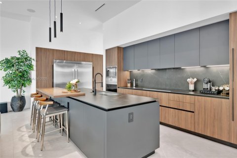 House in Miami, Florida 9 bedrooms, 524.8 sq.m. № 1951173 - photo 16