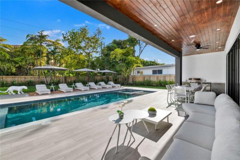 House in Miami, Florida 9 bedrooms, 524.8 sq.m. № 1951173 - photo 29