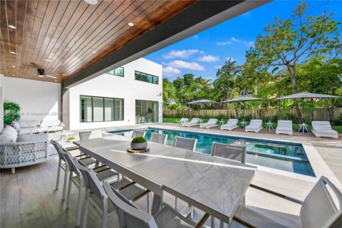 House in Miami, Florida 9 bedrooms, 524.8 sq.m. № 1951173 - photo 27