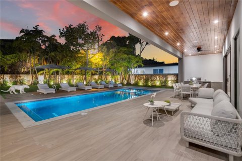 House in Miami, Florida 9 bedrooms, 524.8 sq.m. № 1951173 - photo 22