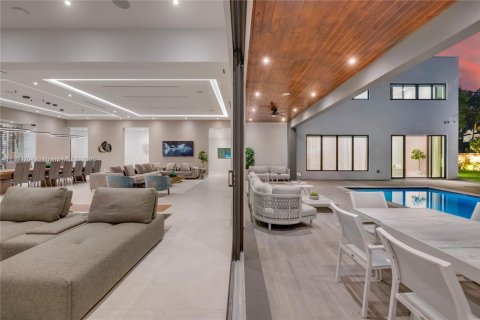 House in Miami, Florida 9 bedrooms, 524.8 sq.m. № 1951173 - photo 19