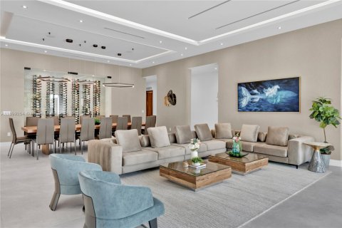 House in Miami, Florida 9 bedrooms, 524.8 sq.m. № 1951173 - photo 7